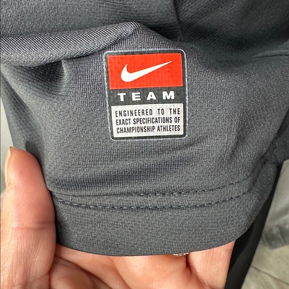 Nike Women’s Dri-Fit  Sz M Gray V-Neck 3/4 Sleeve Athletic T-Shirt - Picture 4 of 9